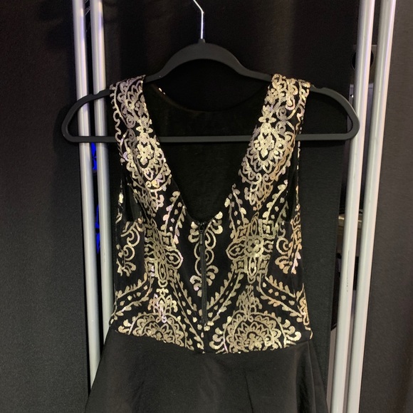 BLK& GOLD SPARKLY CHIC TOP XS - Picture 4 of 5